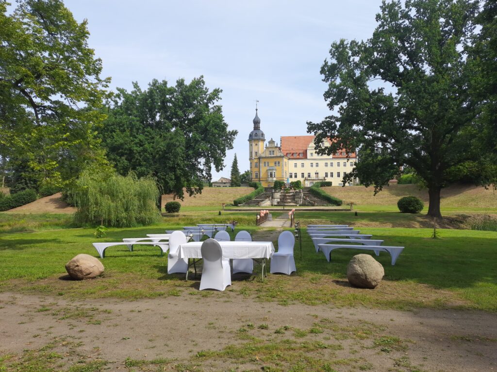 Freiluft Trauung, Schloss